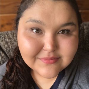 Meet your Posher, Chloe